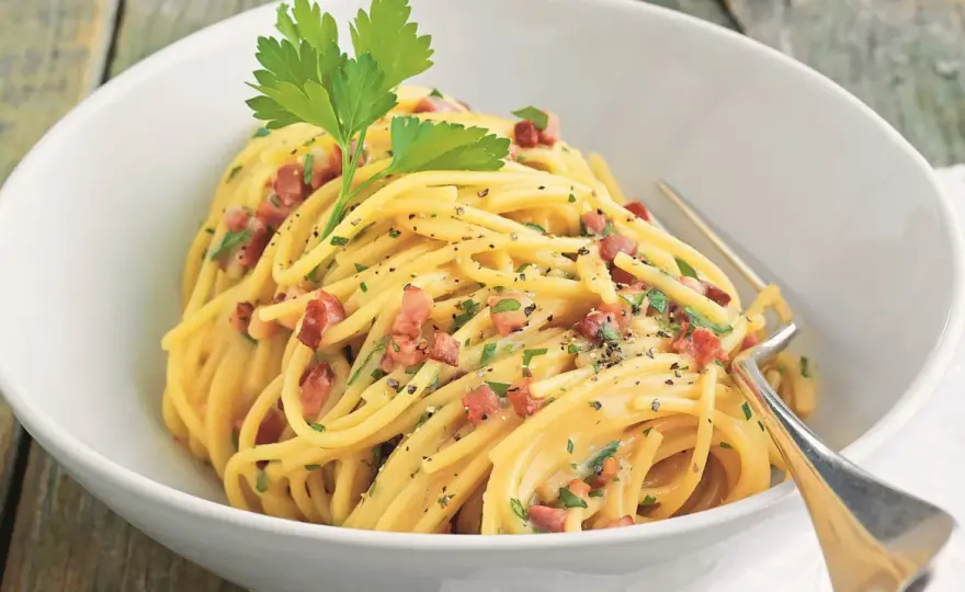 Schinken-Carbonara - So gelingt die perfekte cremige Pasta