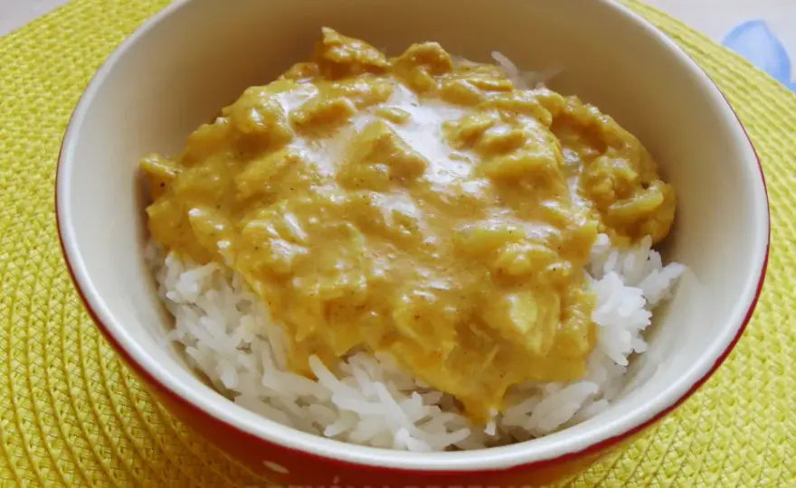 Jak zrobić sos curry do ryżu? Prosty przepis na idealny smak!
