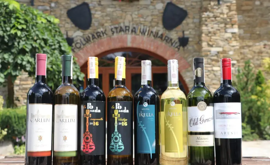 Idealne wino na prezent ślubny: przewodnik, ceny, gdzie kupić
