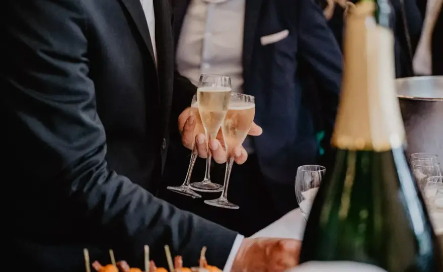 Vin d'honneur réussi - Pièces, boissons, quantités idéales