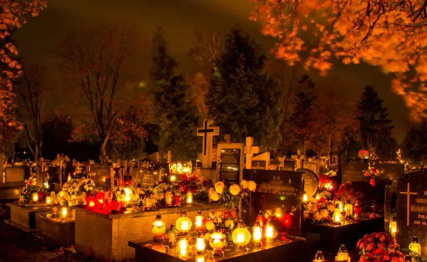 W jakich krajach obchodzi się Wszystkich Świętych i jak to wygląda?