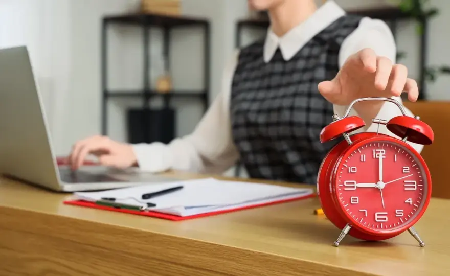 Czterodniowy tydzień pracy w Polsce - co z pensją? Sprawdź modele