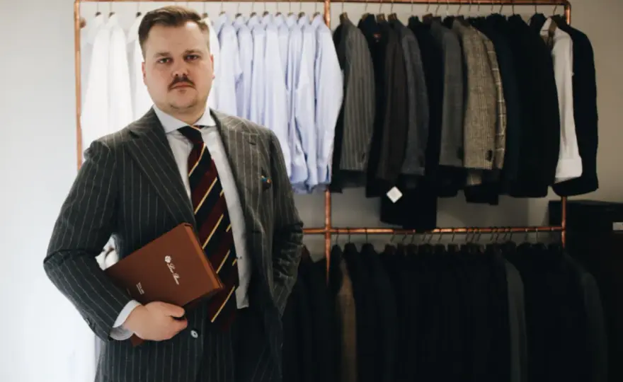 Prążki w modzie męskiej - Jak nosić, by wyglądać dobrze?