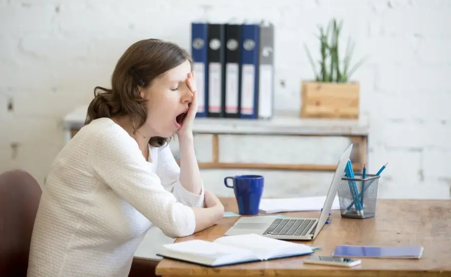 Sbadigli frequenti e ansia - come capire il segnale e cosa fare