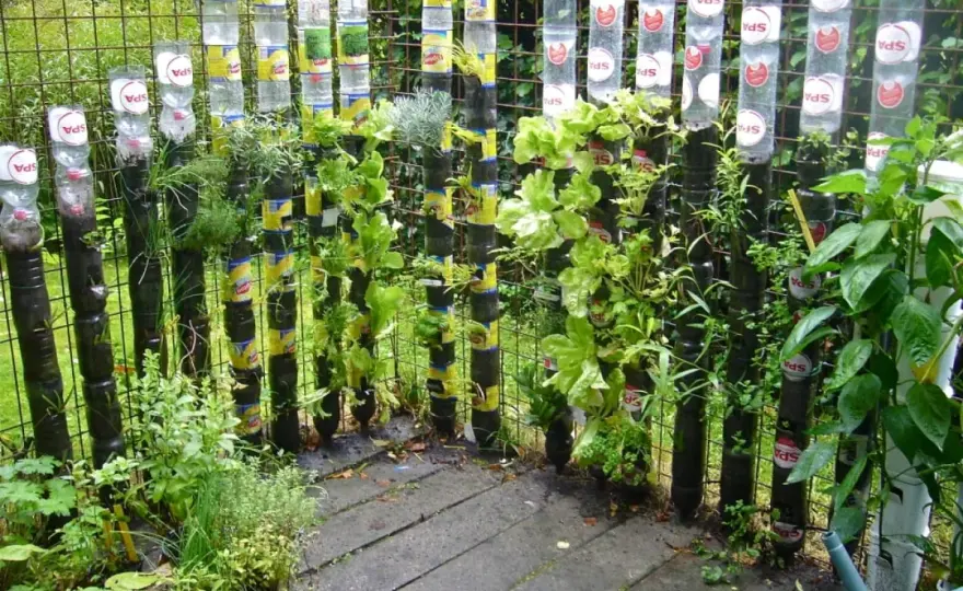 Plastikowe butelki: 20+ kreatywnych pomysłów DIY (ogród, dom, dzieci)