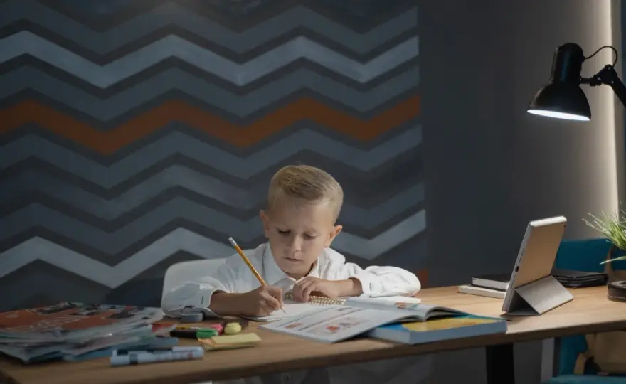 Wymiary biurka dla dziecka - Jak dobrać wysokość do wzrostu?