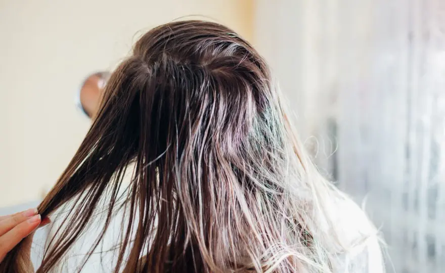 Haare nur mit Wasser waschen - wann es funktioniert und wann nicht
