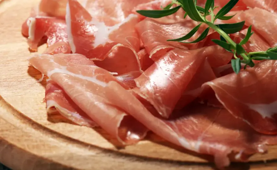 Crudo - Co to znaczy? Rozszyfruj włoskie etykiety!