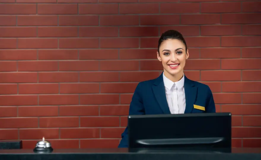 Angielski w hotelu - Jak dogadać się bez płynnej mowy?