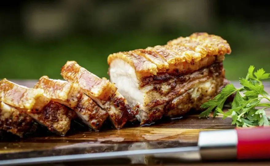 Schweinebauch knusprig - So gelingt die perfekte Kruste