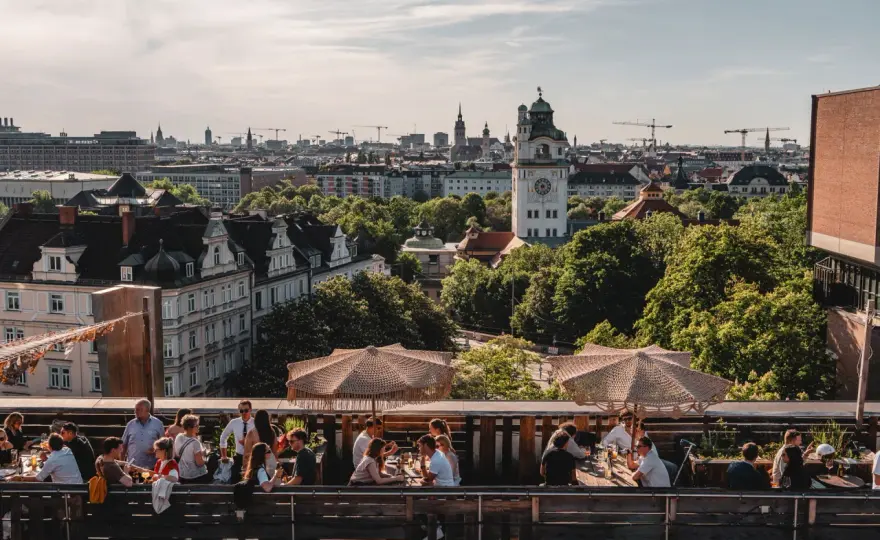 Münchens beste Rooftop Bars - Finde deine perfekte Dachterrasse