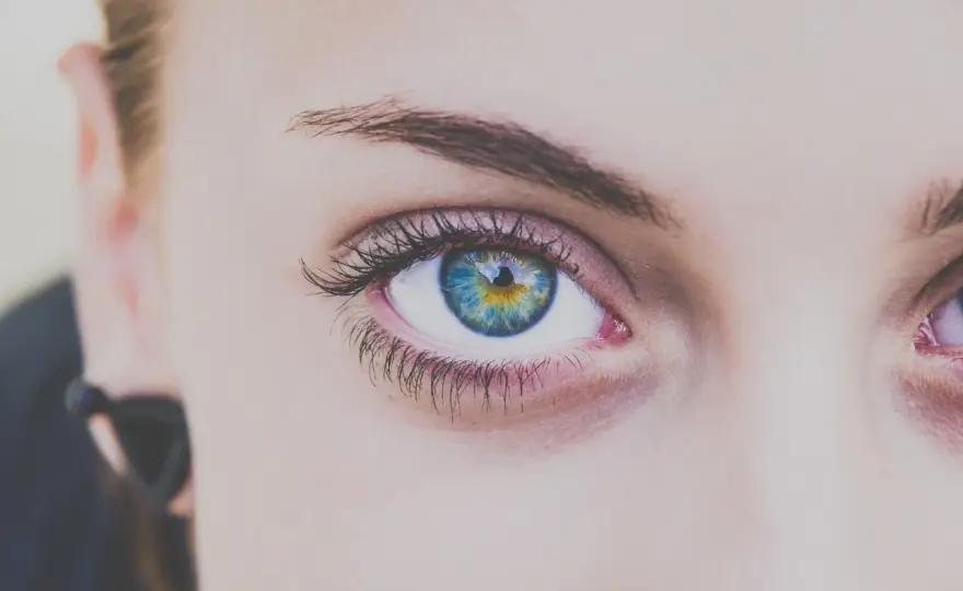 Comment enlever un rehaussement de cils sans les abîmer ?
