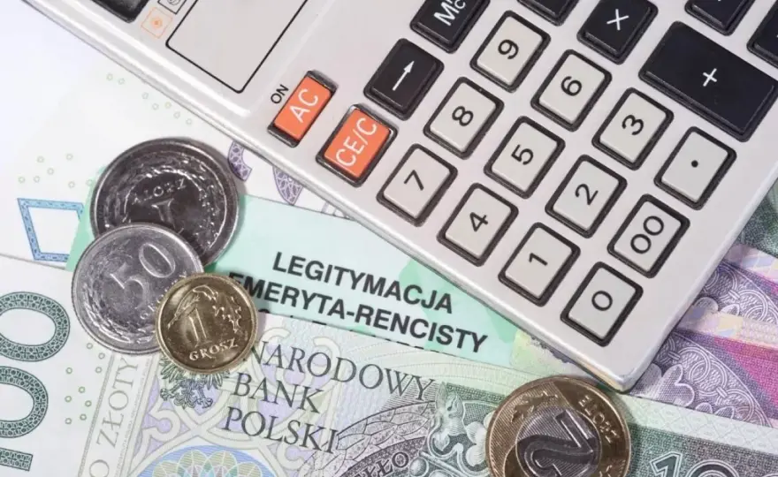 Jak ustala się termin wypłaty emerytury i co warto wiedzieć?