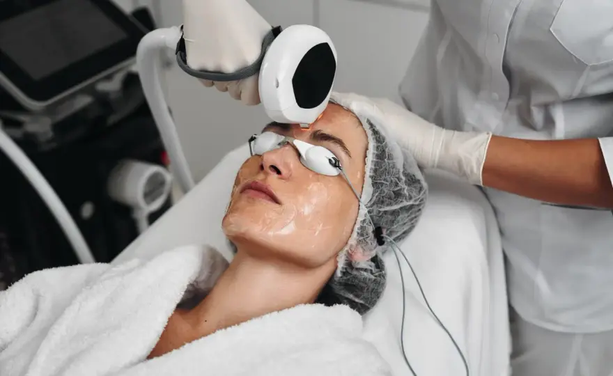 Come rimpolpare il viso - Guida completa e soluzioni efficaci