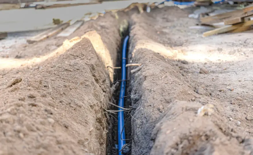 Na jakiej głębokości układać kabel elektryczny w ziemi?