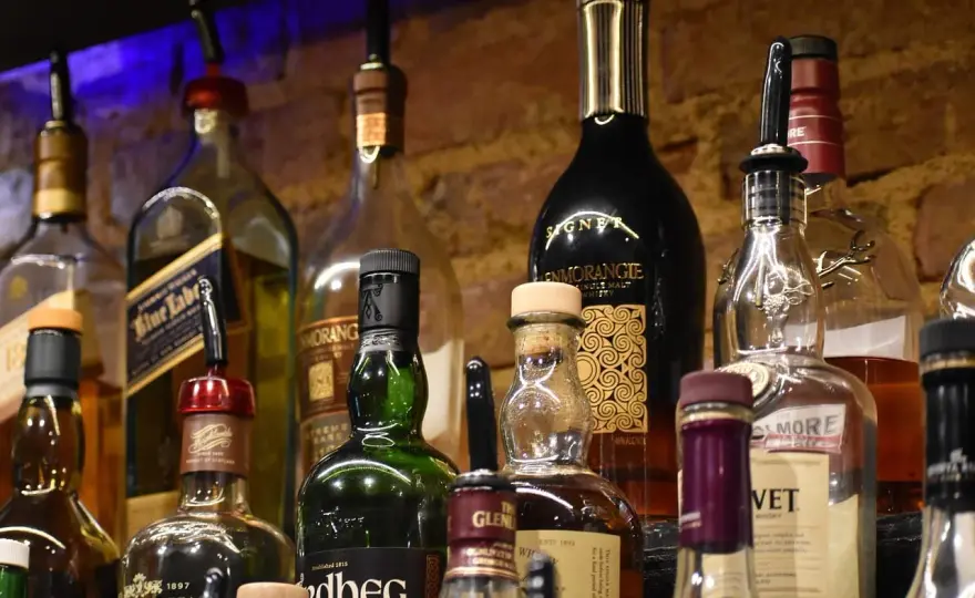 Jak chronić whisky: objawy zniszczonego korka i jak zapobiegać