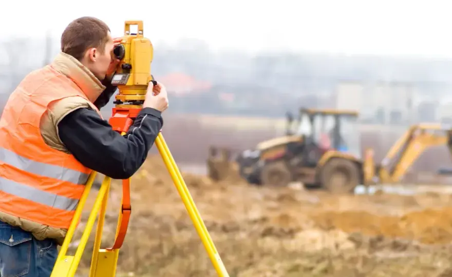Co robi geodeta przy budowie domu? Obowiązki, koszty, etapy