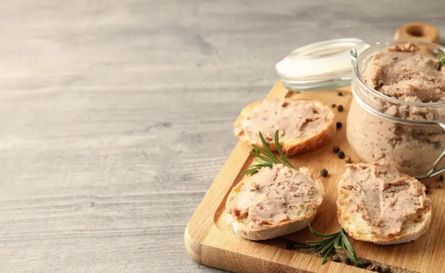 Z czego jest smalec? Poznaj sekret jego pochodzenia i smaku