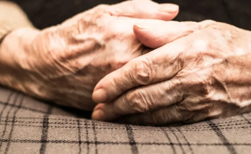 Hiponatremia u seniorów - objawy, których nie wolno lekceważyć