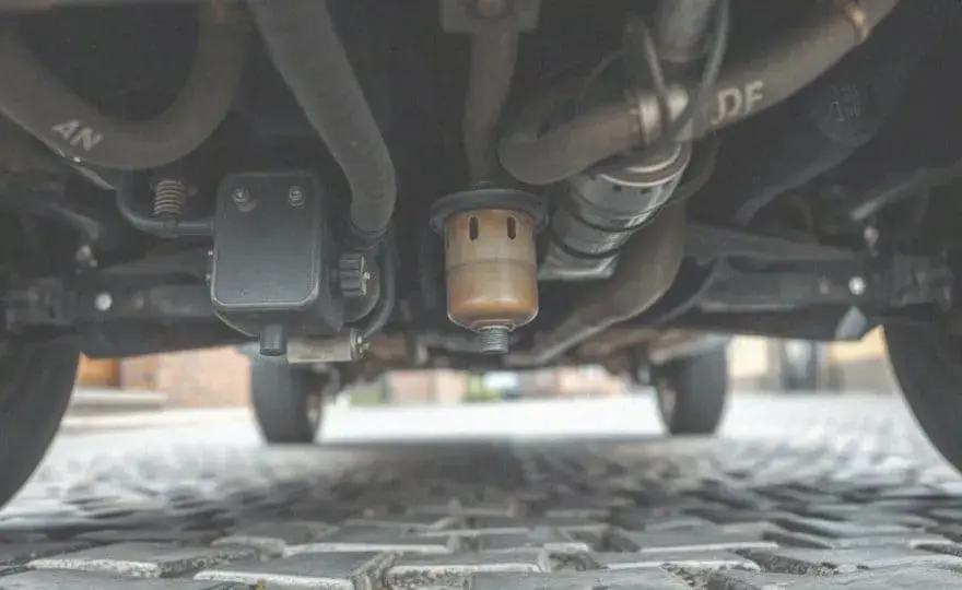 Woda w filtrze paliwa diesel objawy – jak uniknąć kosztownych napraw