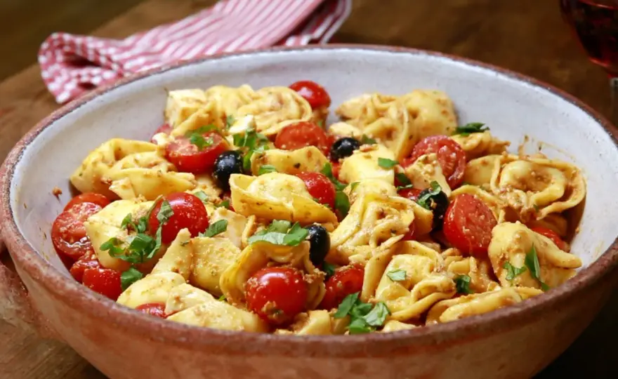 Tortellini-Salat - Das perfekte Rezept & 3 Varianten