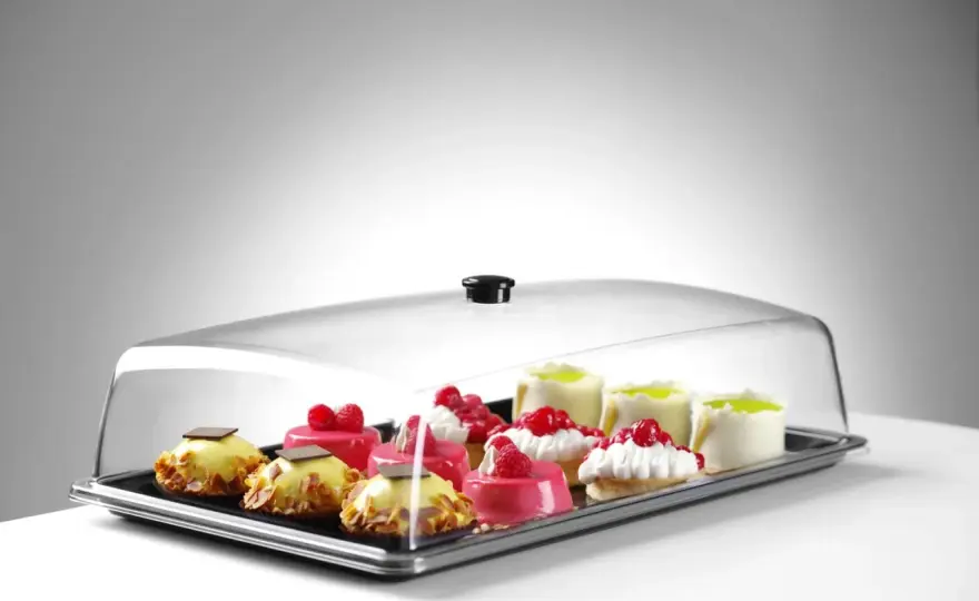 Taca cateringowa - jak dobrać model do menu i transportu