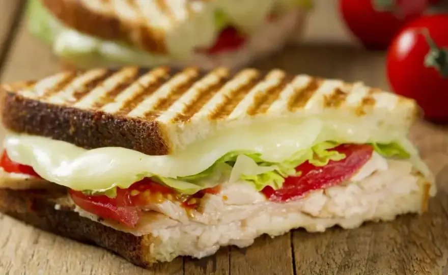 Jakie pieczywo do panini? Odkryj najlepsze opcje na pyszne kanapki