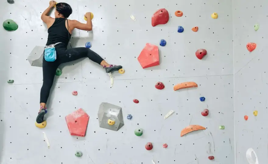 Pied-main en escalade - Maîtrisez la technique pour progresser