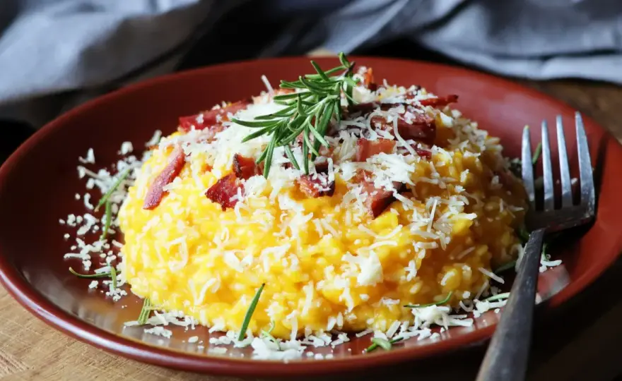 Jaki ser do risotto? Odkryj najlepsze wybory dla idealnego smaku