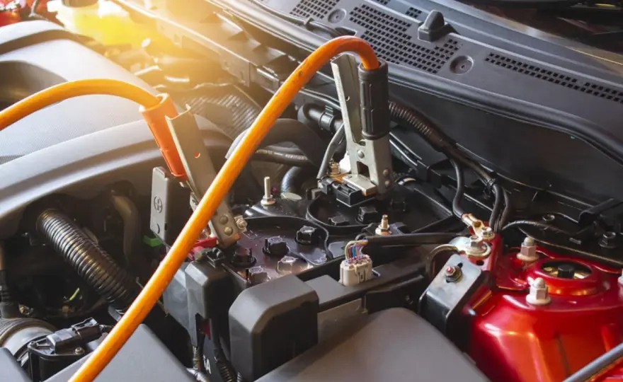 Auto nie odpala? Akumulator czy rozrusznik - co jest winne?