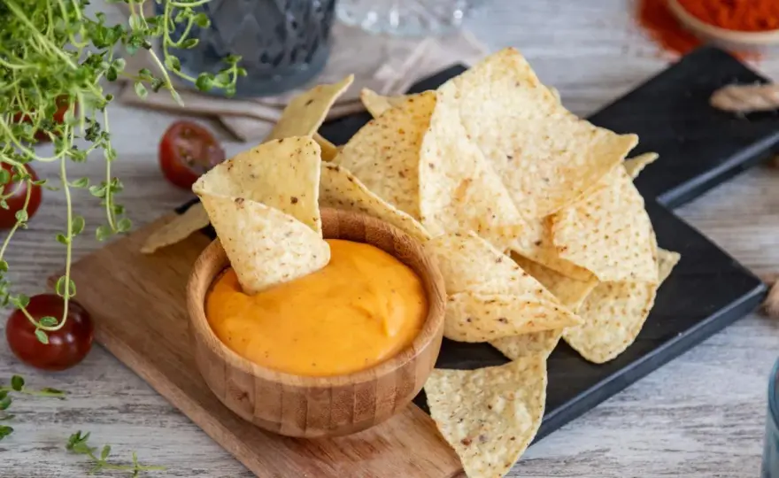 Cómo hacer queso fundido para nachos cremoso y delicioso en casa