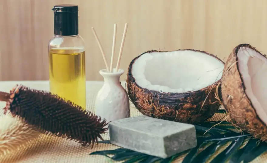 Aceite de coco para el pelo - ¿Funciona? Guía completa