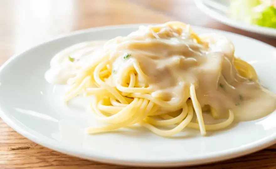 Spaghetti z selerem naciowym: Jak zrobić idealny sos? Przepisy!