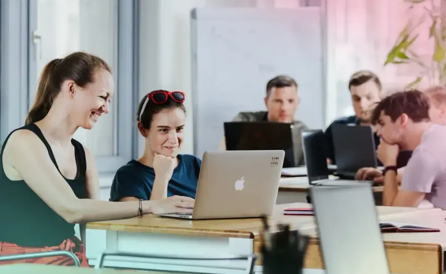  Kurs IT z gwarancją pracy! Sprawdź ofertę kursów programowania z gwarancją zatrudnienia.
