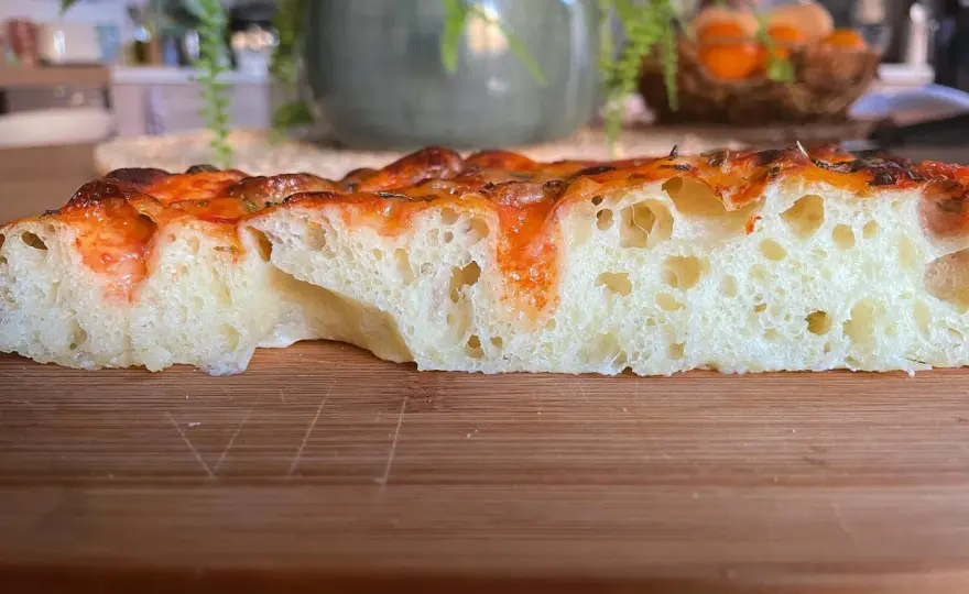 Focaccia in teglia soffice e alveolata - dosi e lievito