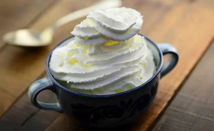Chantilly Maison Parfaite - Le Guide Ultime pour une Crème Inratable