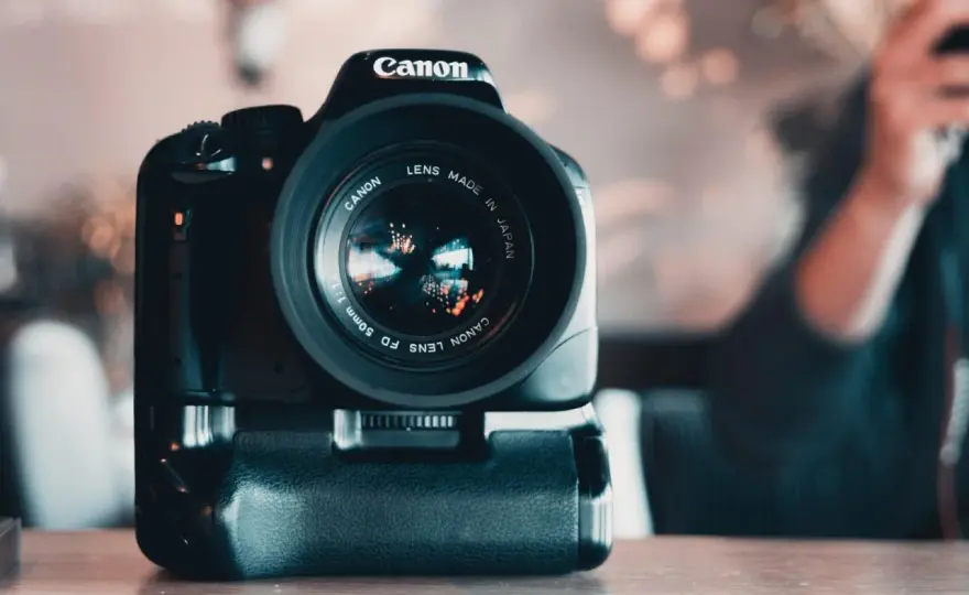 Lustrzanki Canon: Który model wybrać? Przewodnik 2026