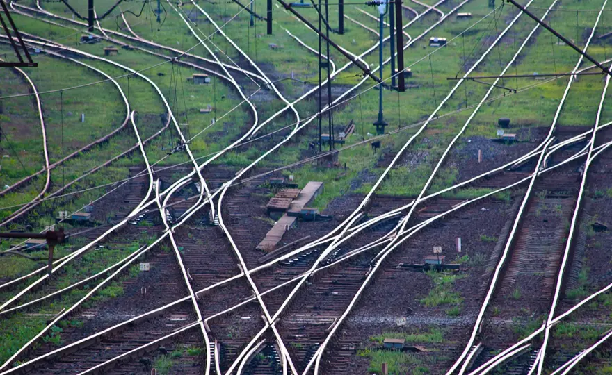 Zamknięcie nastawcze zwrotnicy - Jak działa i dlaczego jest kluczowe?