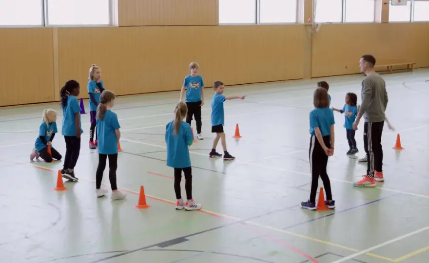 Tip-Tap im Stuhlkreis - so funktioniert das Reaktionsspiel