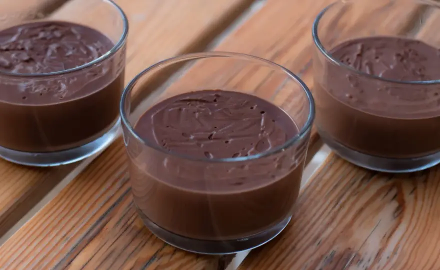 Hemmagjord chokladpudding som blir len och fyllig