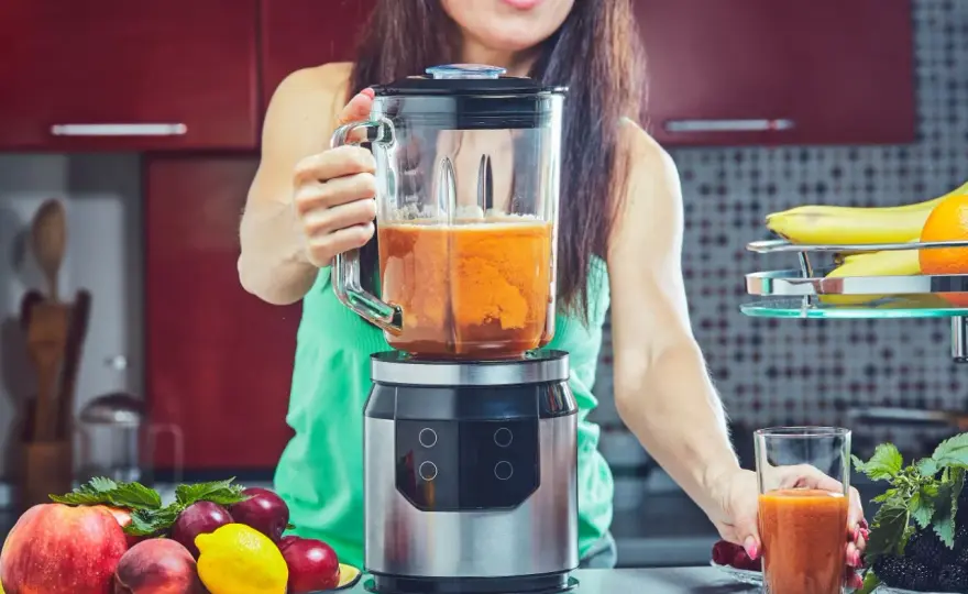 Jaki blender do koktajli kupić? Ekspert radzi, co wybrać!