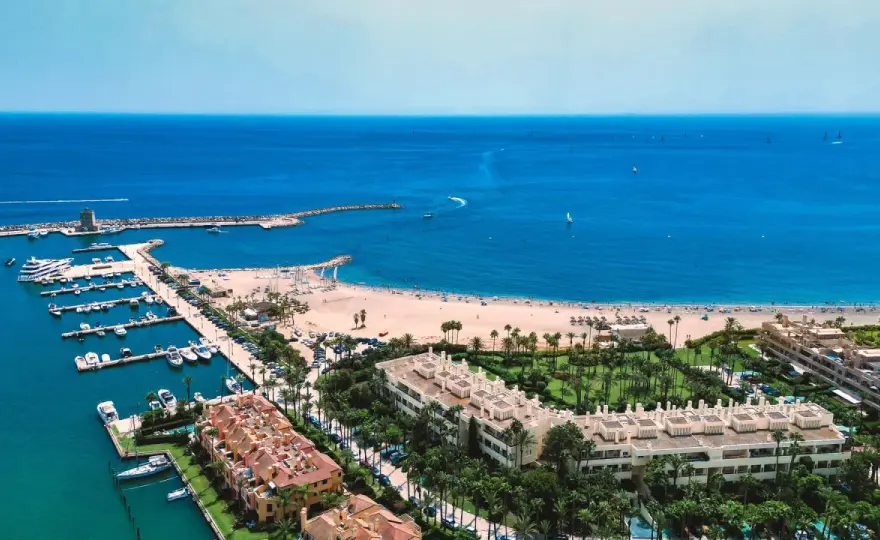 Golden Coast: Kalifornia czy Ghana? Wybierz idealny kurort!