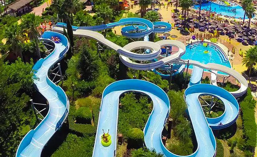 Mejores parques acuáticos España - ¿Cuál elegir para tu viaje?