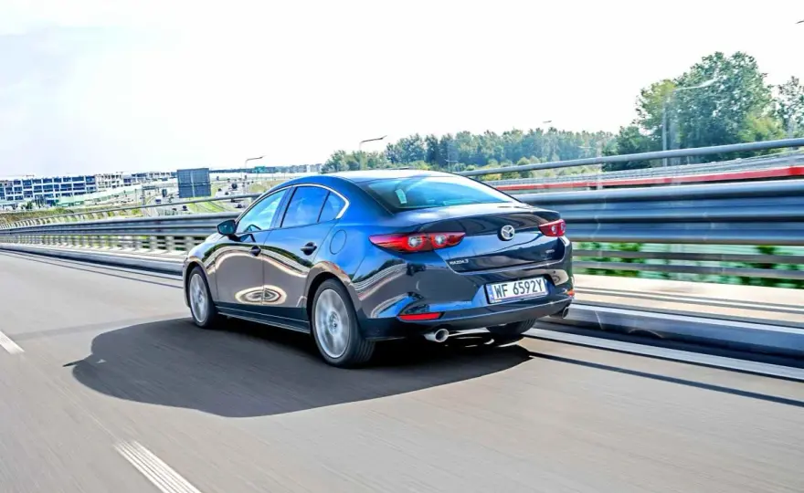 Mazda 3 Sedan - cena, spalanie i wyposażenie