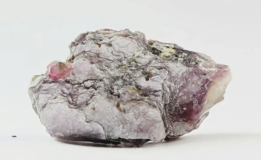 Lepidolith - Warum der Lithiumglimmer mehr als nur ein rosa Stein ist