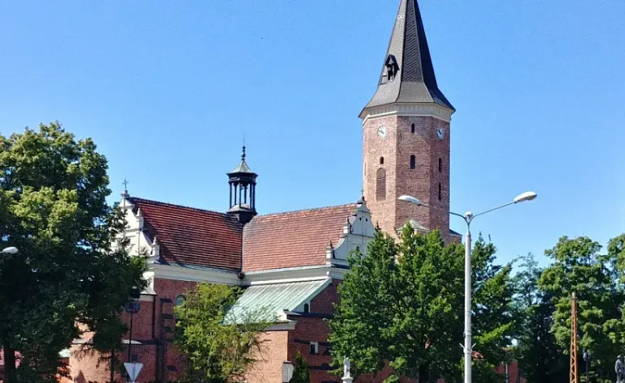 Ile się daje na mszę za zmarłego? Sprawdź typowe ofiary w parafiach