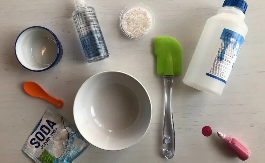 Jak zrobić slime? Prosty przepis krok po kroku dla każdego