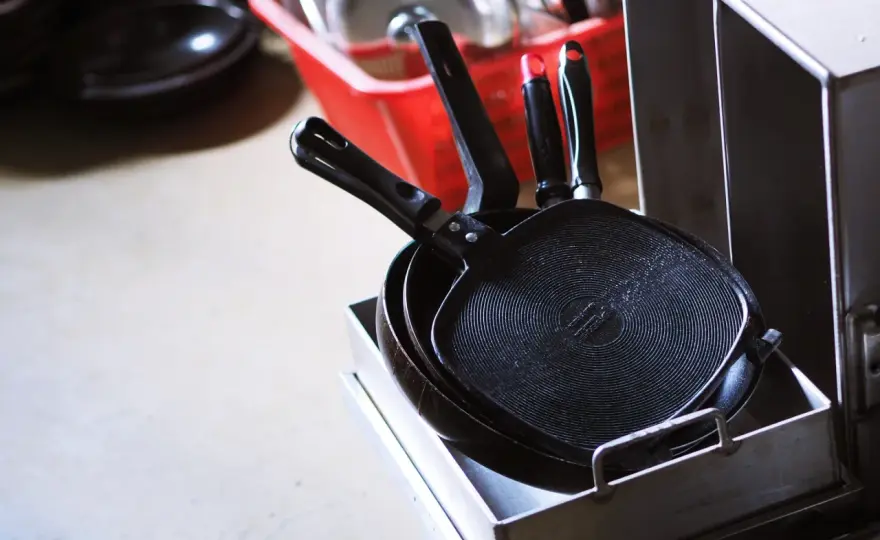 Nettoyer une poêle Tefal brûlée - La méthode douce et efficace