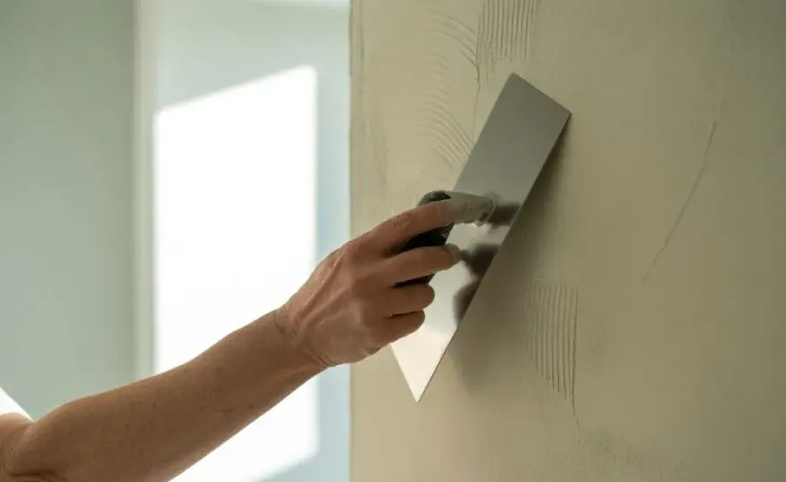 Tynk dekoracyjny w przedpokoju: Poradnik DIY krok po kroku