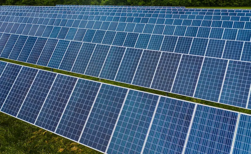  Fotowoltaika na gruncie - ile kosztuje montaż i instalacja? Panel PV na działce to opłacalne źródło energii